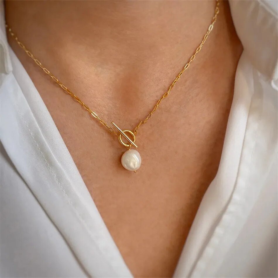 PEARL Toggle Clasp Necklace